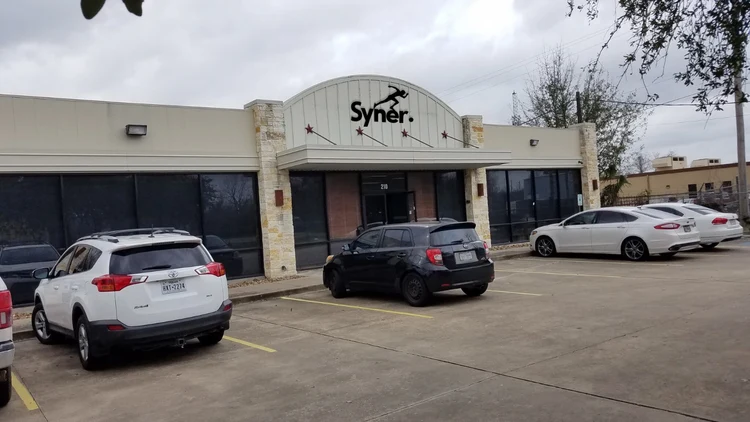 Inside Syner Supplements storefront